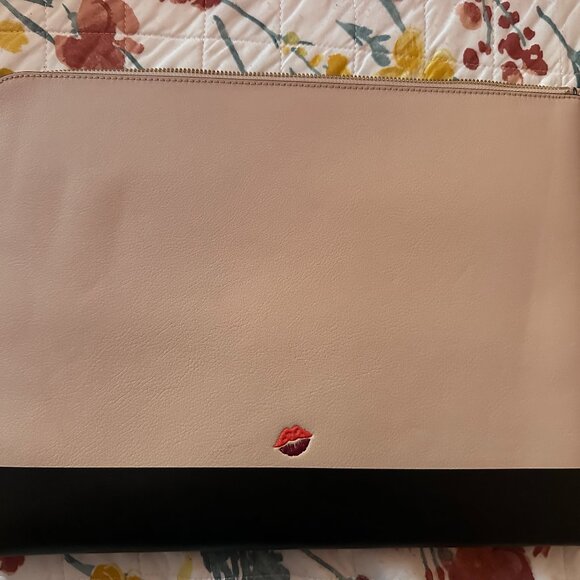 Kate Spade Minnie Mouse Laptop Sleeve/Case - Picture 3 of 8